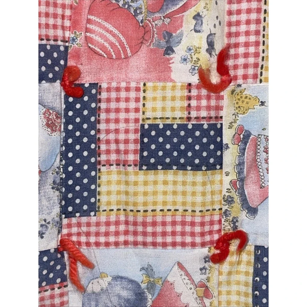 Vintage Handmade Child's Size Quilt Bedspread Red Holly‎ Hobby Styled Print